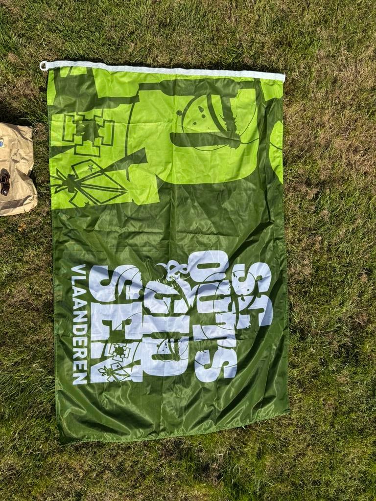Scouts en Gidsen originele vlag, Ophalen, Zo goed als nieuw