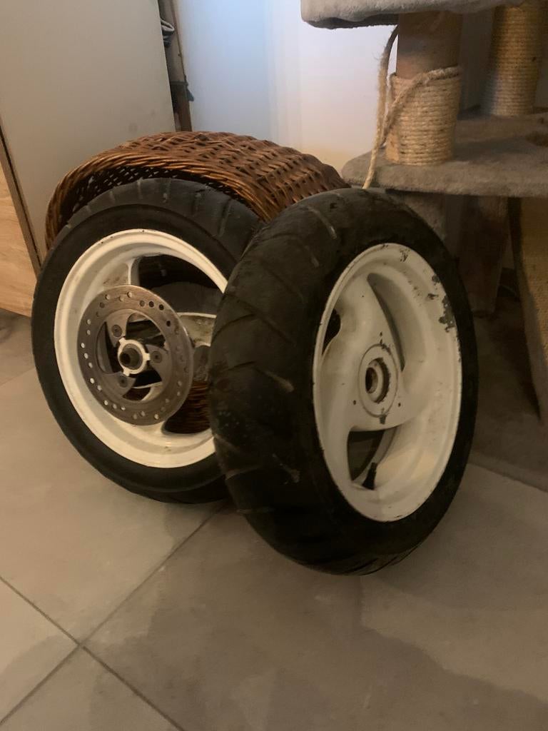 Jantes + Pneus de Peugeot Vivacity 12p, Vélos & Vélomoteurs, Scooters | Peugeot, Enlèvement, Comme neuf, Vivacity