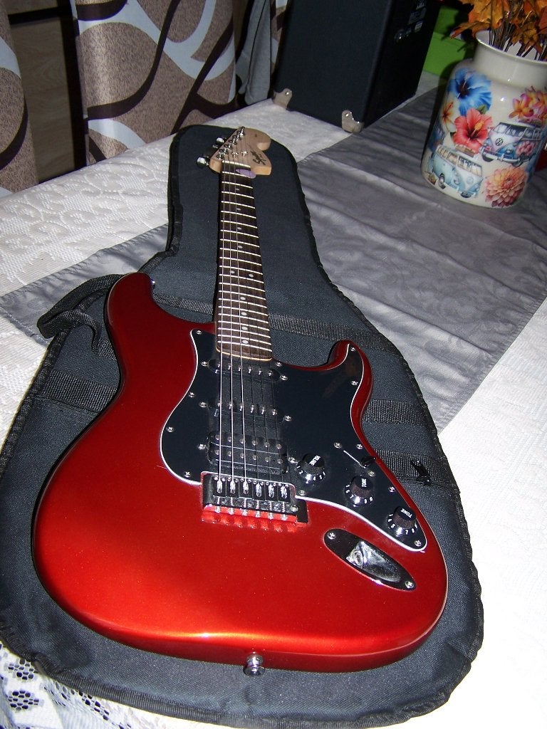 Electrische Gitaar ( Squire Fender Strat ), Fender, Enlèvement, Solid body, Avec ampli