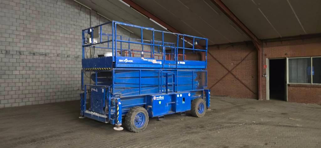 Skyjack SJ 9250 schaarhoogwerker 4x4 diesel Skyjack, Articles professionnels, Machines & Construction | Ascenseurs, Échafaudages & Échelles
