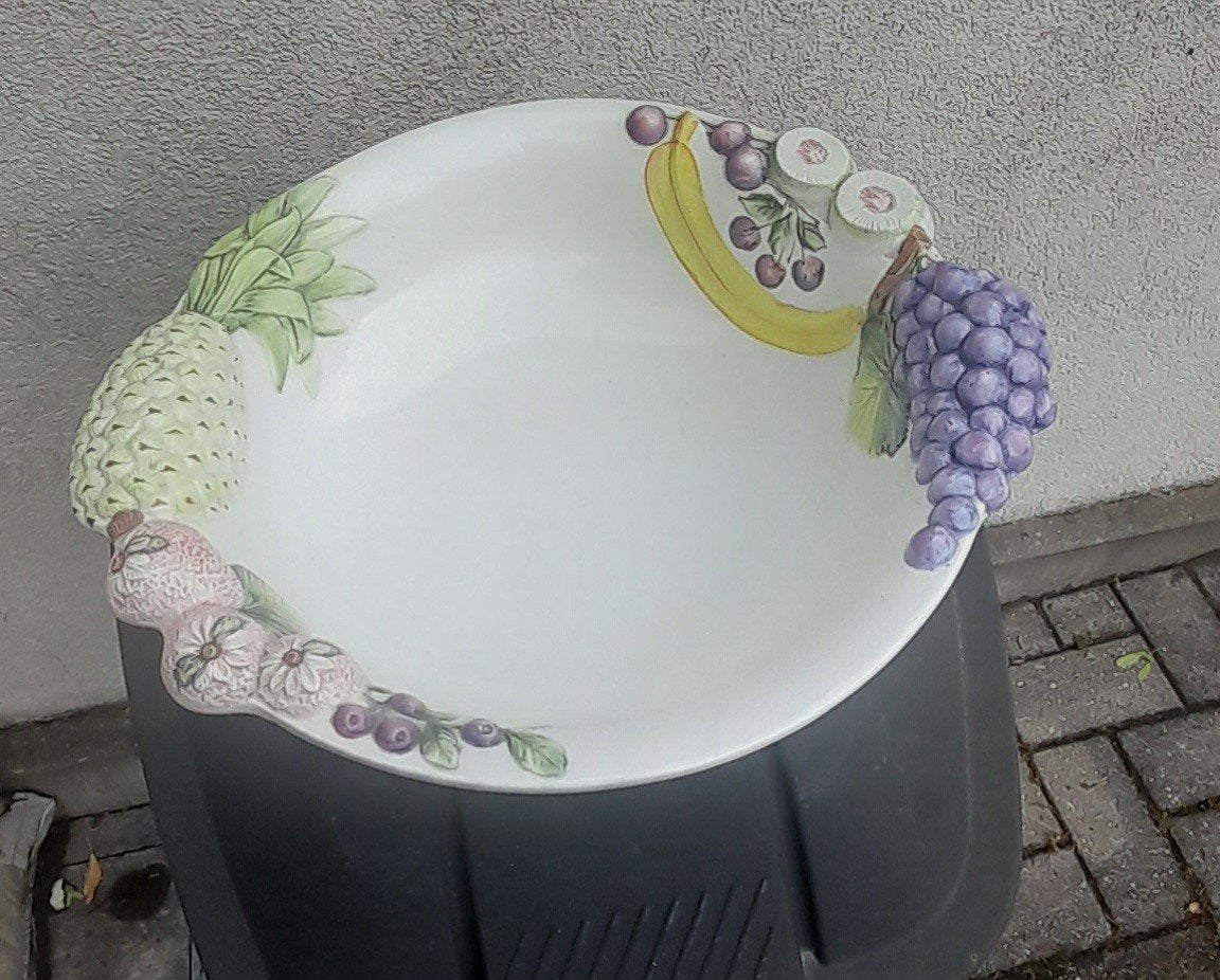 Plat en barbotine décor fruits. Tre  Art. Très bon état., Antiquités & Art, Enlèvement