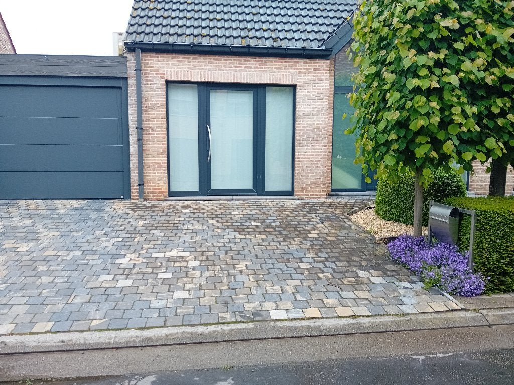 115 m² Vietnamese blauwsteen getrommeld 15x15x5, Ophalen, Klinkers, Zo goed als nieuw, Natuursteen
