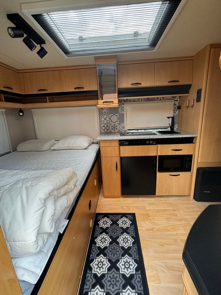 TE HUUR CARAVAN 5 pers stapelbed airco/verwarming, Caravans en Kamperen, Stapelbed, Hobby, Bedrijf, Treinzit