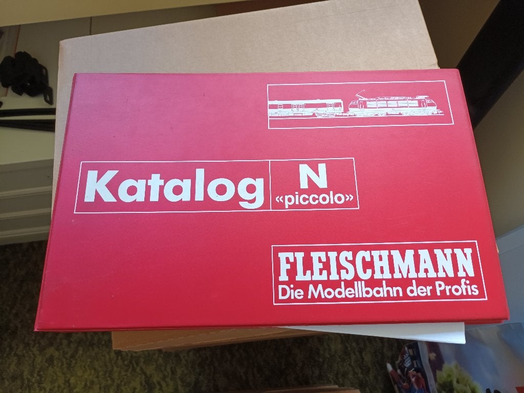 Fleischmann catalogusbinder voor winkel N schaal, Hobby en Vrije tijd, Modeltreinen | N-Spoor, Gelijkstroom, Fleischmann, Overige typen
