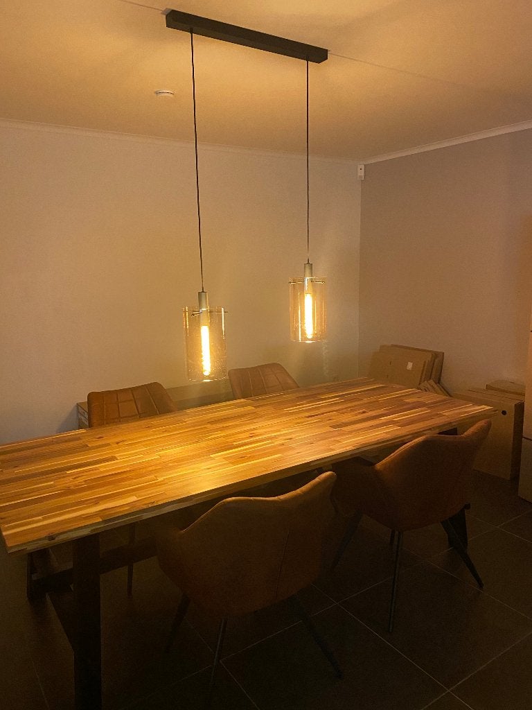 IKEA SKOGSTA eettafel, massief acacia met zwart onderstel, Cinq personnes ou plus, Enlèvement, Utilisé, Rectangulaire