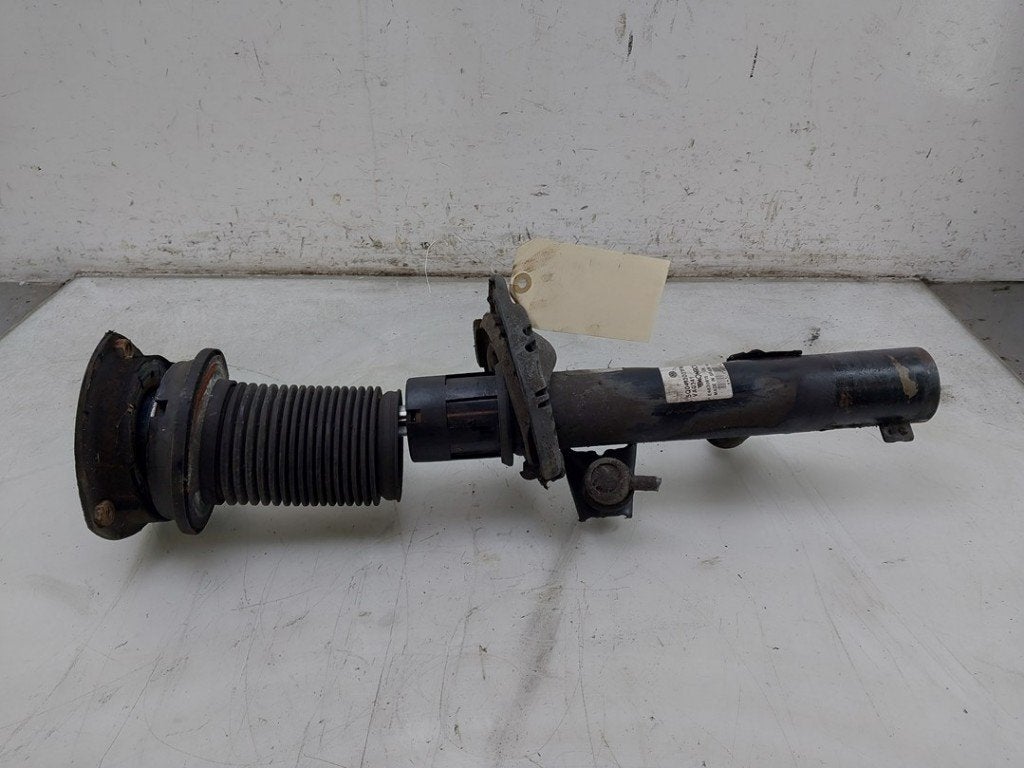 SCHOKBREKER LINKS VOOR Volkswagen Golf VII (AUA), Auto-onderdelen, Dhr. J. Ham, Gebruikt, Volkswagen, Administratie@autoham.nl