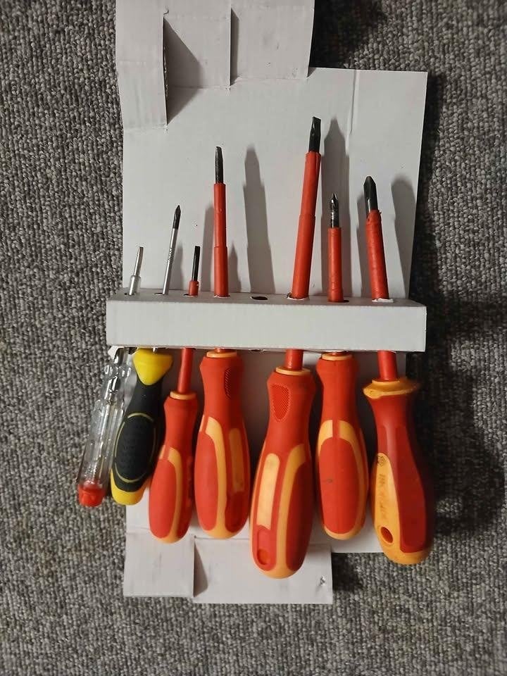 outils a saisir, tournevis et pince, Bricolage & Construction, Enlèvement ou Envoi, Comme neuf, Pince