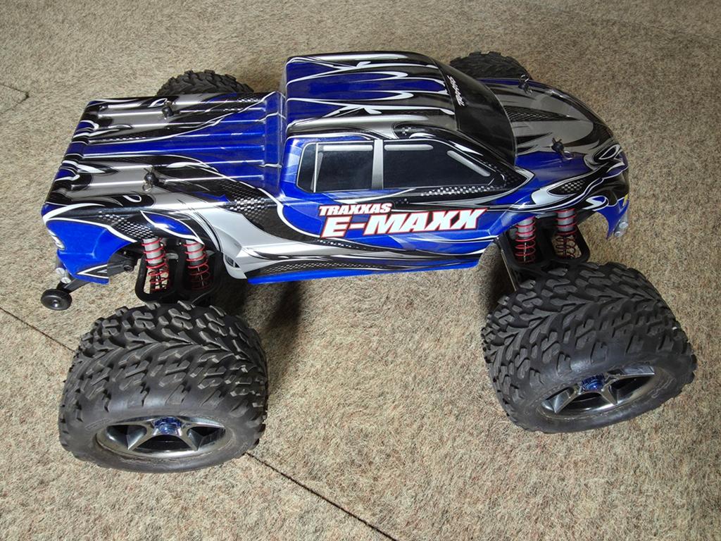 Traxxas E-Maxx, Hobby & Loisirs créatifs, Modélisme | Radiocommandé & Téléguidé | Voitures, Enlèvement ou Envoi