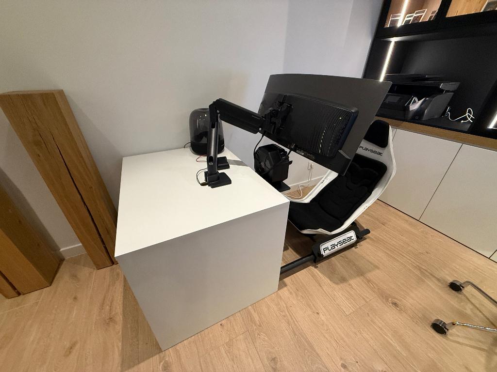 Simracing setup playseat met Thrustmaster, Games en Spelcomputers, Games | Pc, Zo goed als nieuw, Simulatie, 1 speler, Ophalen