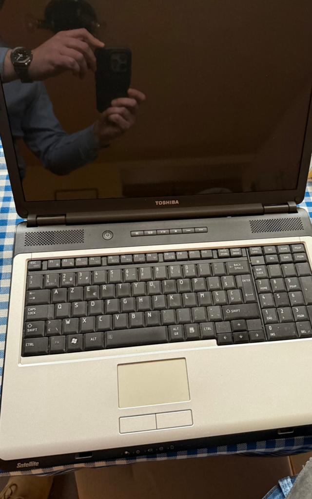 Laptop Toshiba - originele adapter - draagtas & dual boot, Ophalen, Zo goed als nieuw