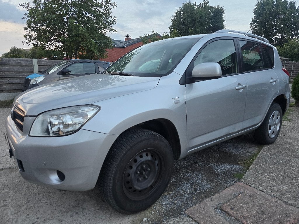 Toyota RAV4 2.2 diesel 201 533 km, 100 kW, Argent ou Gris, Entreprise, Boîte manuelle