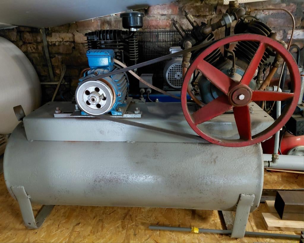 Goed werkende compressor 400v, Doe-het-zelf en Bouw, Ophalen, Gebruikt, 200 tot 400 liter/min, 6 tot 10 bar