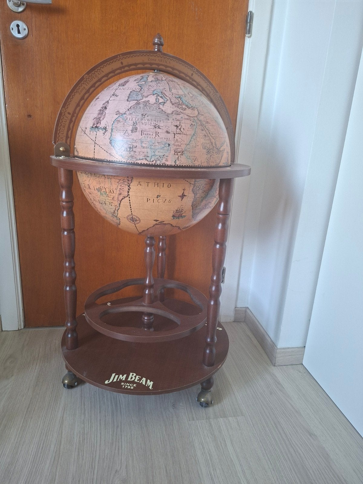 Globe bar mappemonde vintage sur roulettes - Édition Jim Bea, Enlèvement, Comme neuf