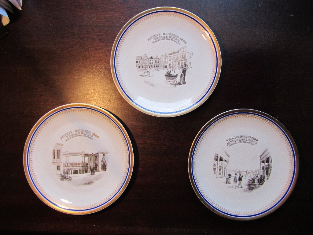 Expo 58, Baudour Porcelain: 3 borden uit "Vrolijk België"!, Antiek en Kunst, Ophalen of Verzenden