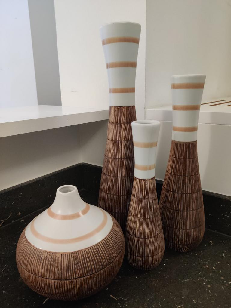 Set 4 vazen, Wit, Aardewerk of Porselein, Ophalen of Verzenden, Zo goed als nieuw