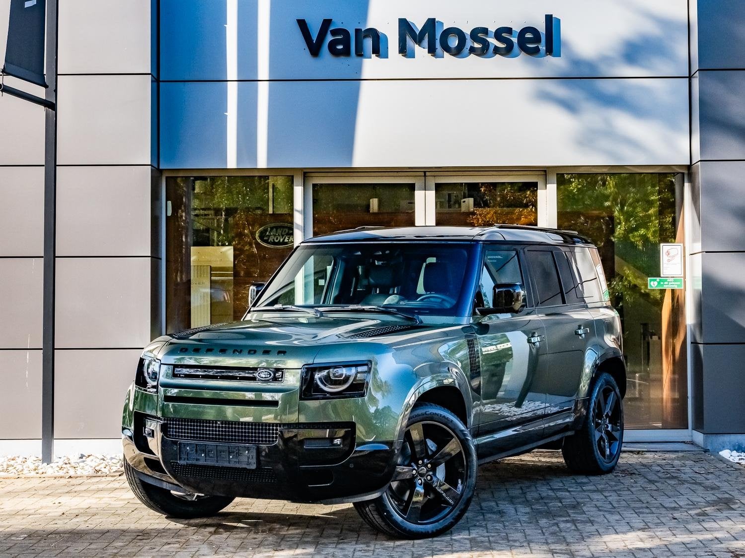 Land Rover Defender 110 P300e X-Dynamic HSE (automatique), Autos, Entreprise, Autres carburants, Noir, 5 portes