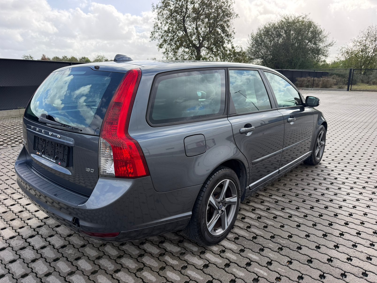 Volvo v60 1.6 tdci met 2 jaar keuring, Auto's, https://public.car-pass.be/recalls?lang=nl, 5 deurs, Euro 4, Te koop