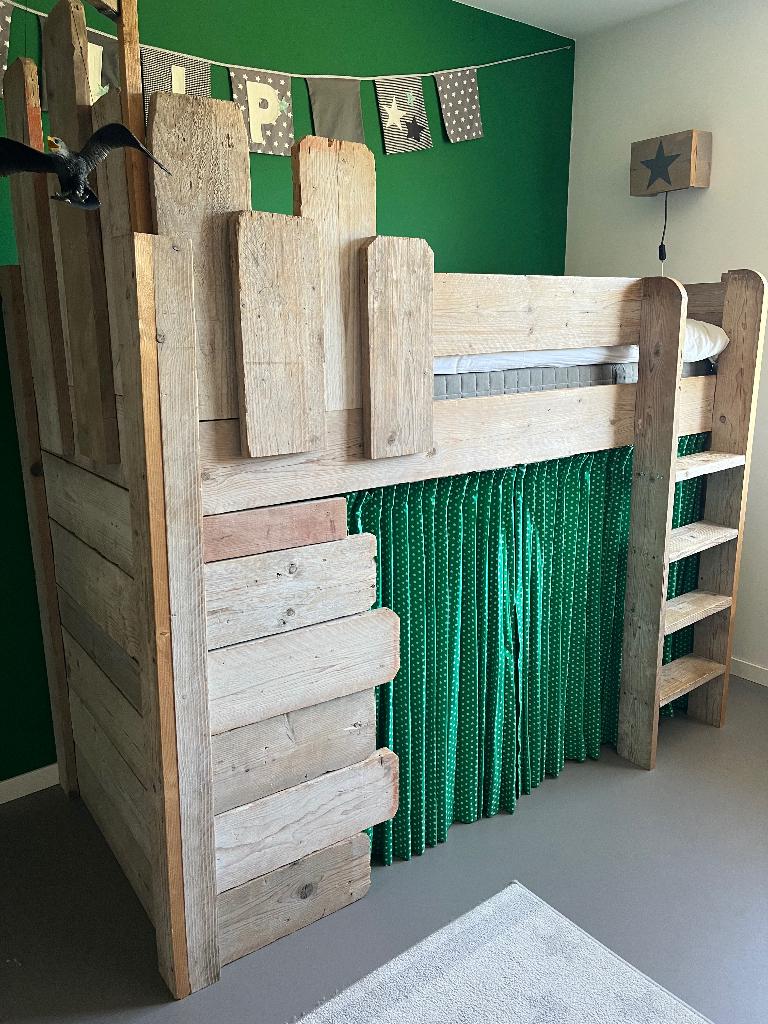 Steigerhouten bed / halfhoogslaper, Kinderen en Baby's, Kinderkamer | Stapelbedden en Hoogslapers, Zo goed als nieuw, Halfhoogslaper