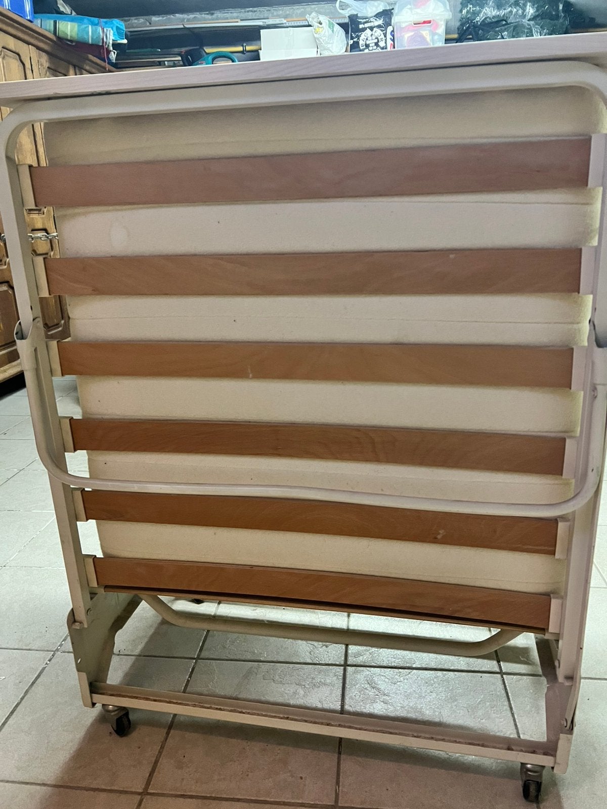 Luxe vouwbed met lattenbodem en matras in hele goede staat, Huis en Inrichting, Ophalen, Zo goed als nieuw