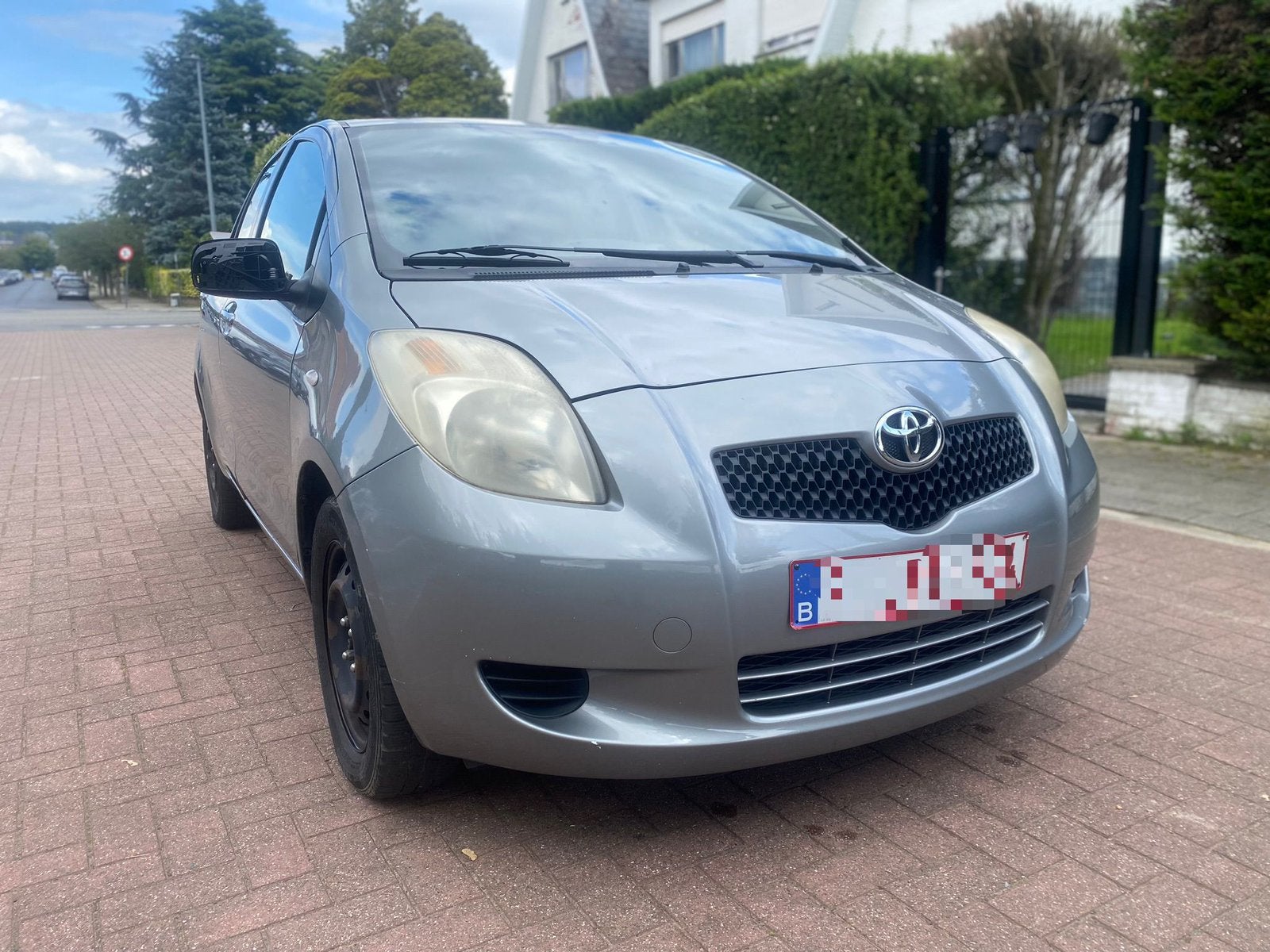 Toyota yaris 2007 1.3 VVTI 119 000km, Argent ou Gris, Achat, Boîte manuelle, Noir