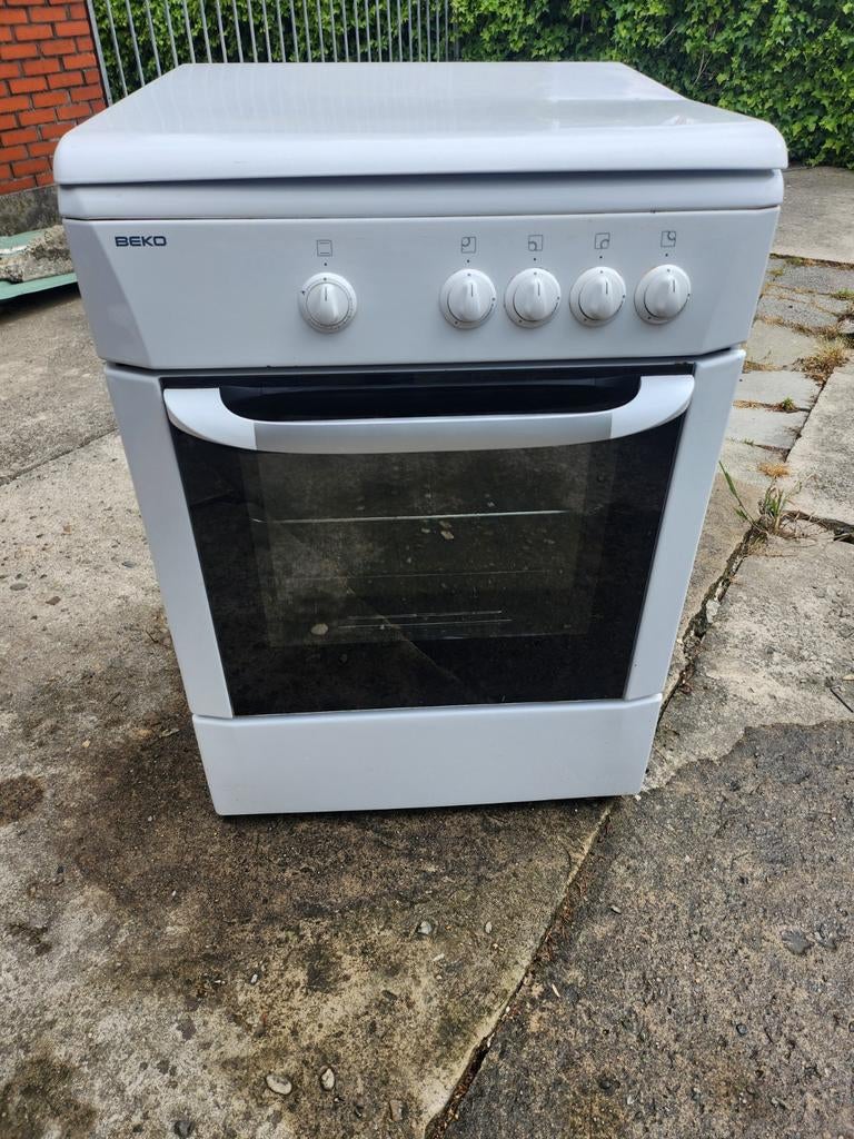 Gasfornuis met oven, merk Beko,in goede staat., Ophalen