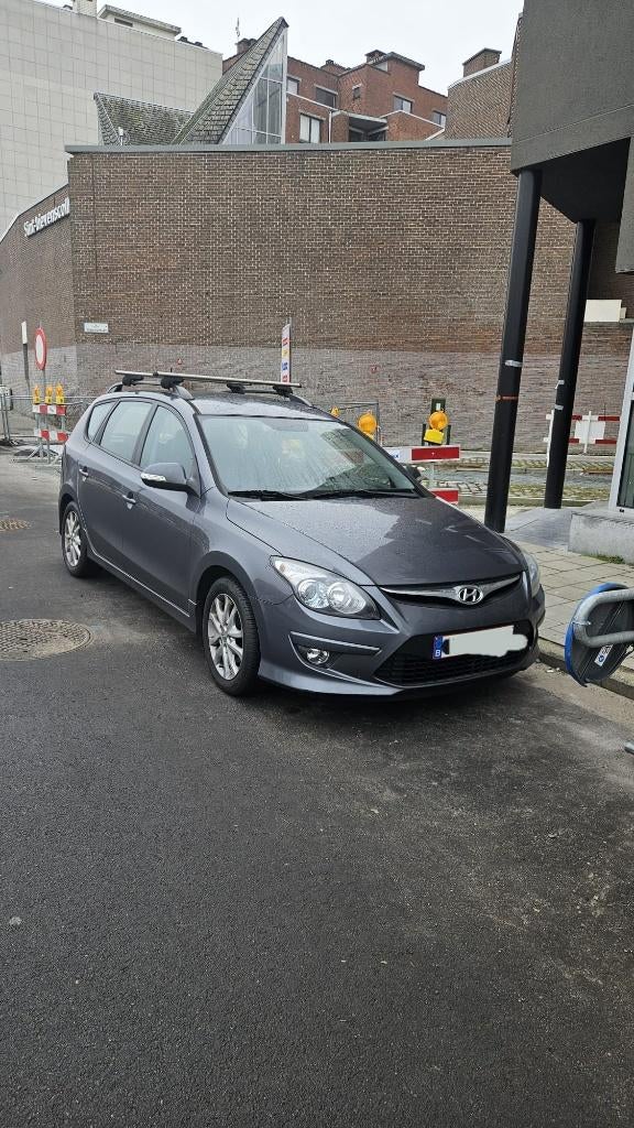Hyundai İ30 2011 Diesel Euro 5 km 190.000, Auto's, Euro 5, Achterwielaandrijving, Zwart, Overige kleuren