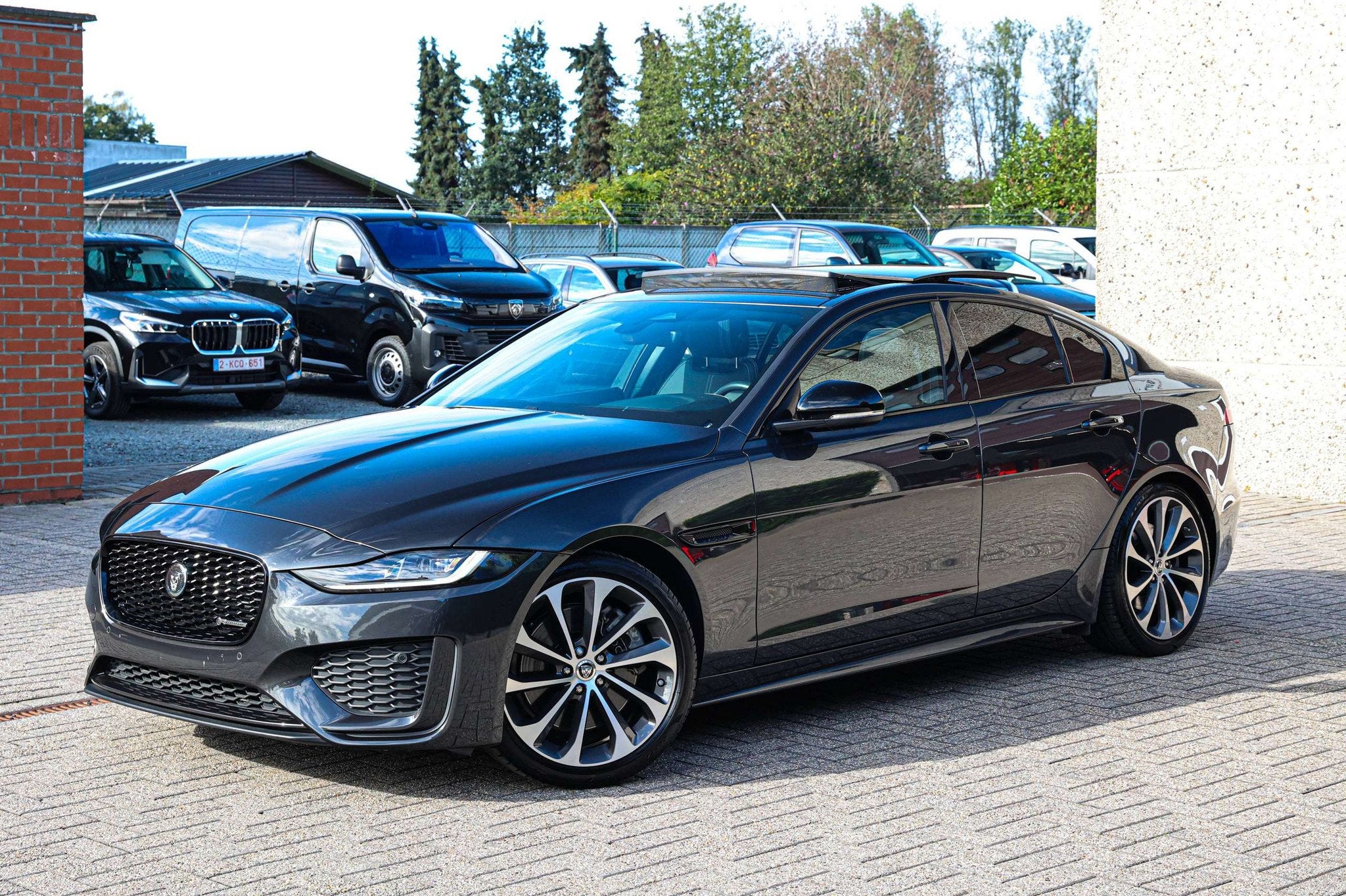 Jaguar XE R-DESIGN+BLACK-PACK*AUTOMAAT*PANORAMISH-DAK*SOUND-, Autos, Jaguar, Achat, Noir, Automatique, XE