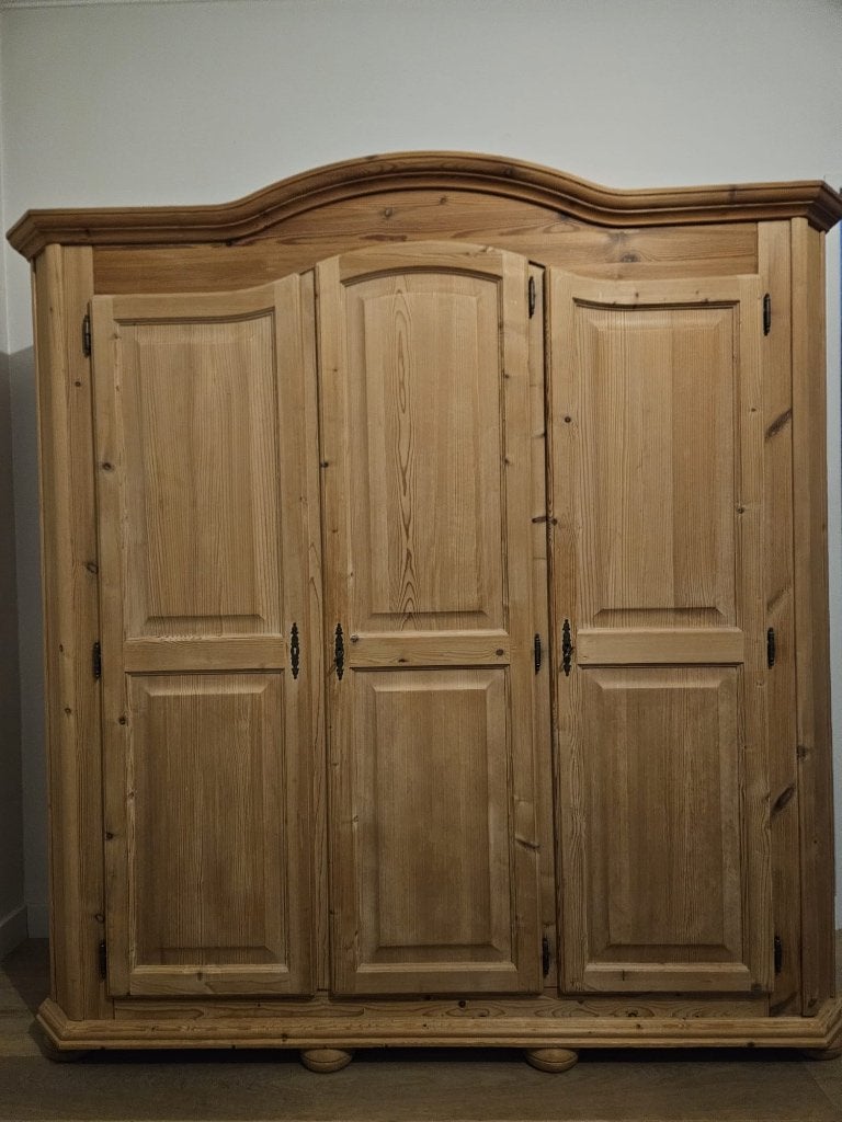 Goed onderhouden Kleerkast/Kledingkast,  massief hout, Huis en Inrichting, Ophalen, Gebruikt