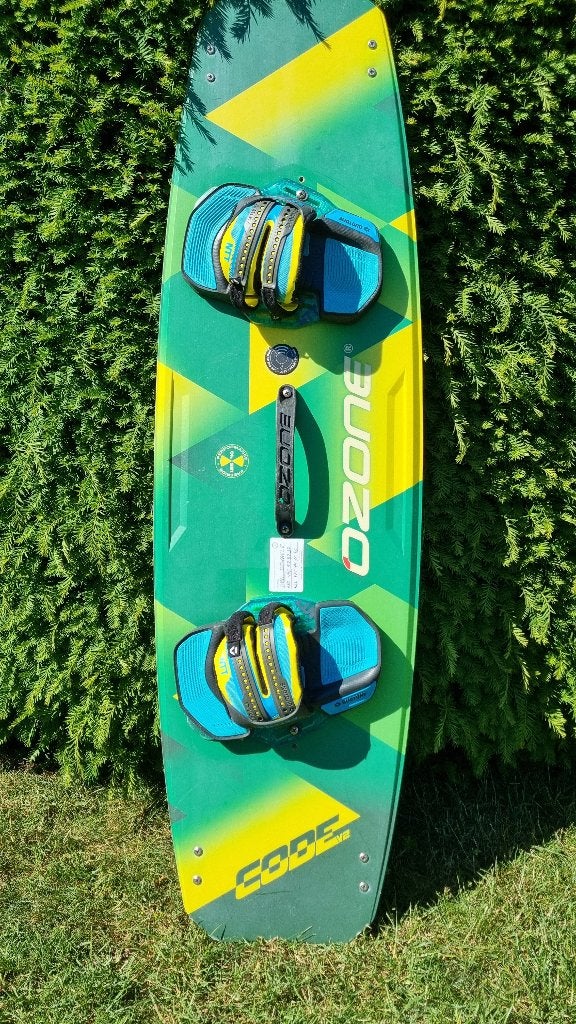 Freeride Kiteboard: Ozone CodeV2 135 x 40, Watersport en Boten, Kitesurfen, Twintip, Ophalen, Gebruikt, Kiteboard