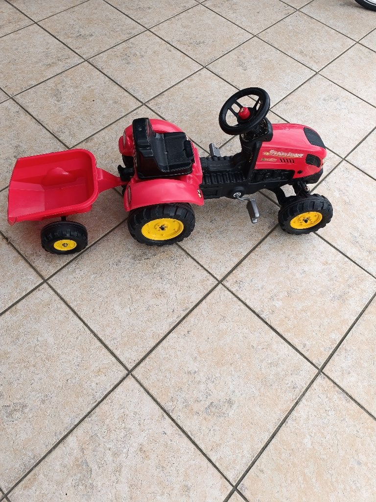 Rode Traptractor Country Farmer met kar 2 tot 5 jaar, Ophalen, Zo goed als nieuw, Trapvoertuig