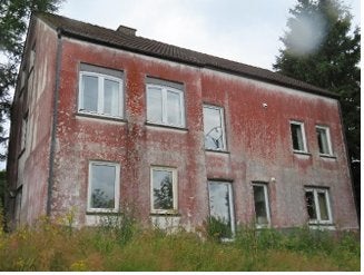 Te renoveren (Kangoeroe) woning en gronden Ardennen, Vrijstaande woning, Manhay, 5 kamers, Provincie Luxemburg