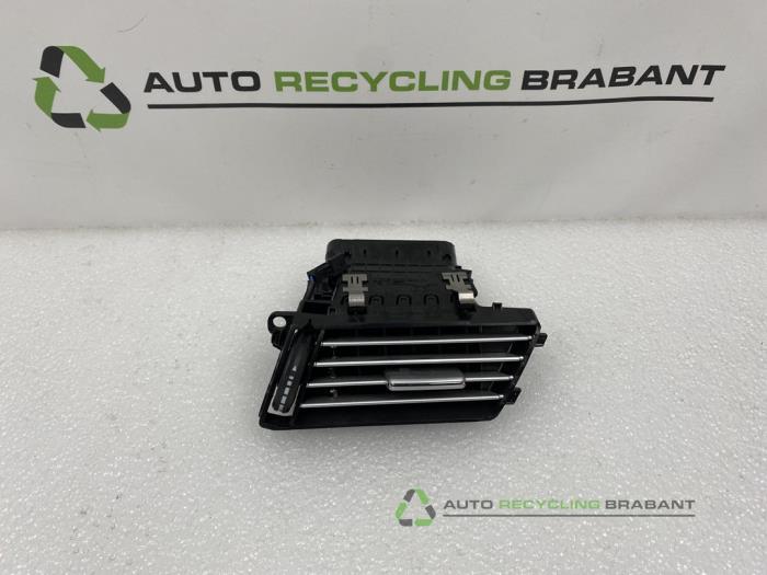 Grille aération tableau de bord d'un Mercedes E-Klasse, -, 3 mois de garantie, Utilisé, -