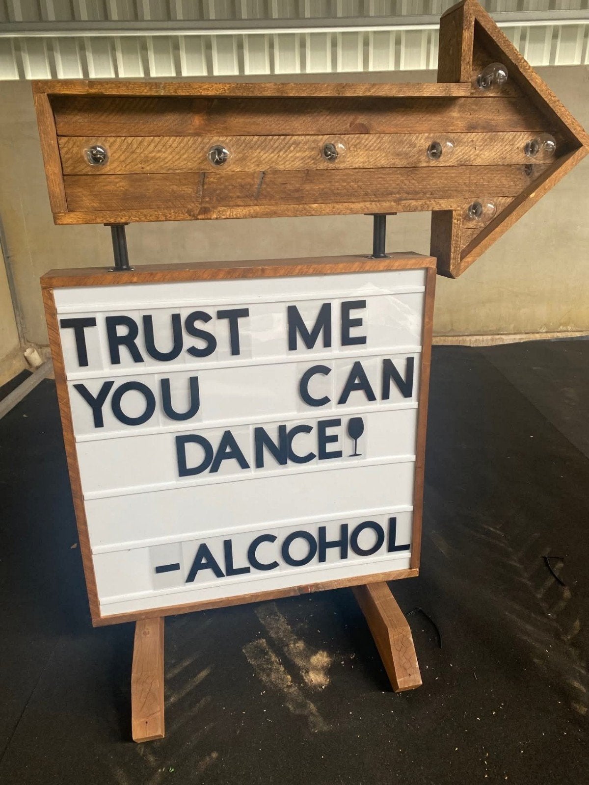 Trouwdecoratie, Ophalen