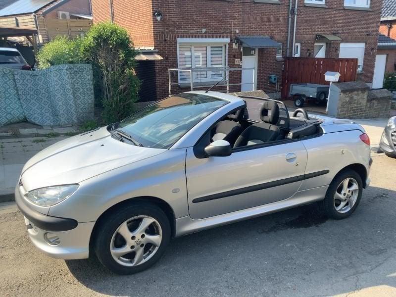 Peugeot 206, Autos, Peugeot, Particulier, Essence, Euro 3, Cabriolet, 3 portes, Boîte manuelle, Argent ou Gris, Noir, Tissu, Traction avant