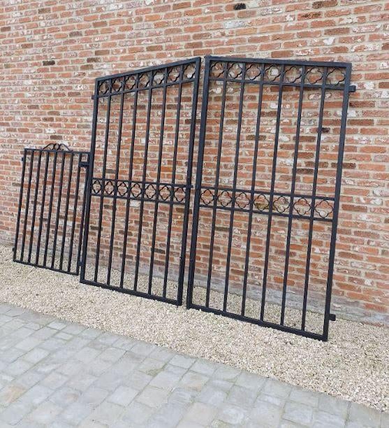 Metalen Hekkenpoort + Bijpoort, Tuin en Terras, Ophalen, Zo goed als nieuw, Sierhekwerk, Overige materialen