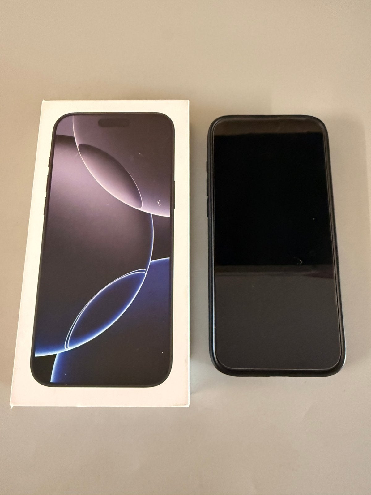 iPhone 16 Pro Max 256GB Black Titanium, Zwart, IPhone 16 Pro Max, Zo goed als nieuw, Zonder simlock