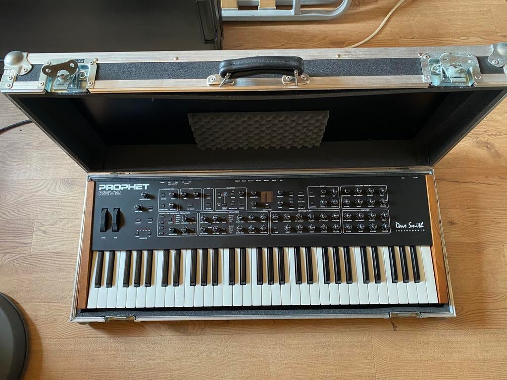 Prophet Rev2, Enlèvement, 61 touches, Autres marques, Avec valise ou flightcase