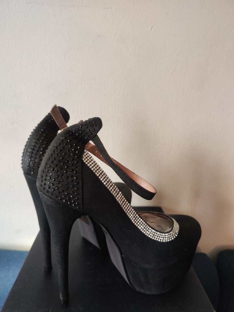 Dames pumps met steentjes, Kleding | Dames, Schoenen, Ophalen of Verzenden, Nieuw, Pumps