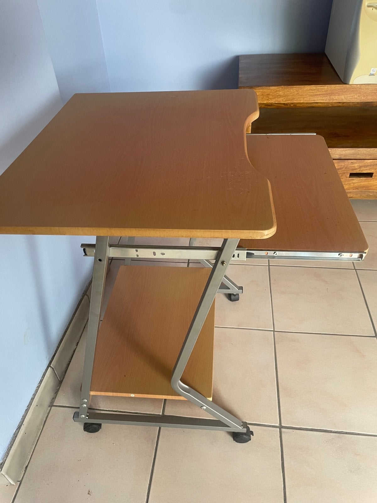 Bureau d'ordinateur, Enlèvement, Comme neuf