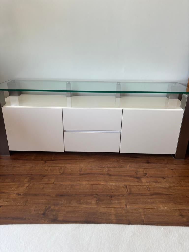 Modern tv-meubel/dressoir met glazen blad 150cm, Huis en Inrichting, Kasten |Televisiemeubels, Ophalen, Glas