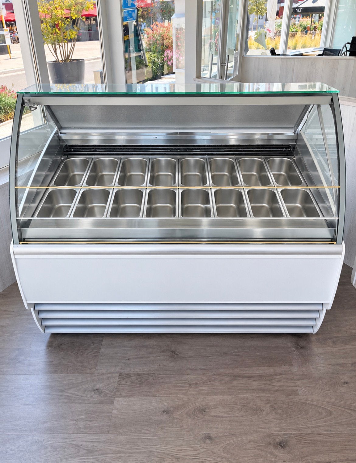 Professionele Juka ijsvitrine(18 bakken)-Geventileerd(230V), Ophalen, Zo goed als nieuw