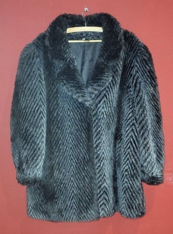 Prachtige imitatiebont jas (Featherlight) - Maat 46, Ophalen, Gedragen, Maat 46/48 (XL) of groter, Zwart