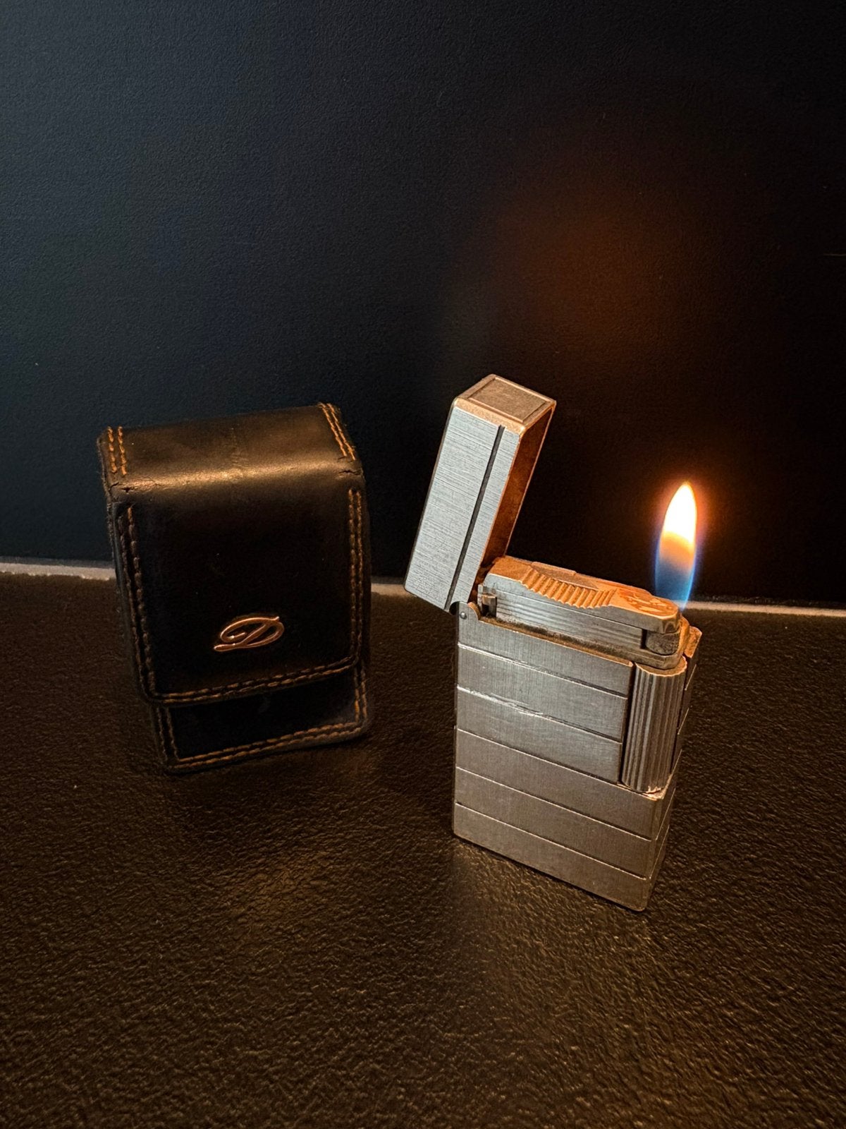 S.T. Dupont Paris Vintage zilveren aansteker + hoesje, Ophalen, Zo goed als nieuw, Aansteker