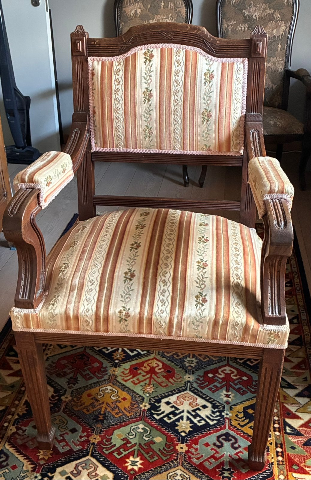 2 zware houten stoelen, Antiek en Kunst, Ophalen