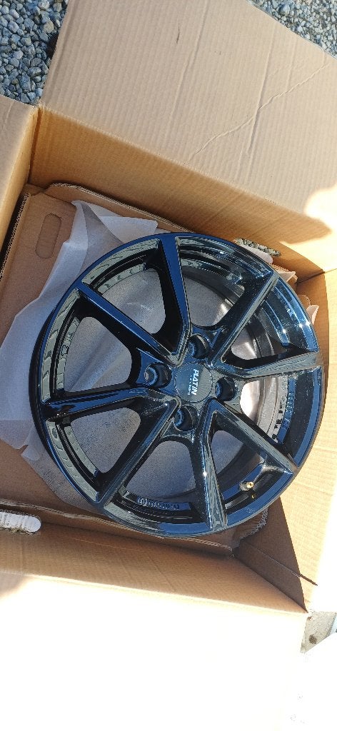 velgen 16 duim gloss black zo goed als nieuw, Autos : Pièces & Accessoires, Pneus & Jantes, 4 Saisons, 16 pouces, Pneu(s), Enlèvement