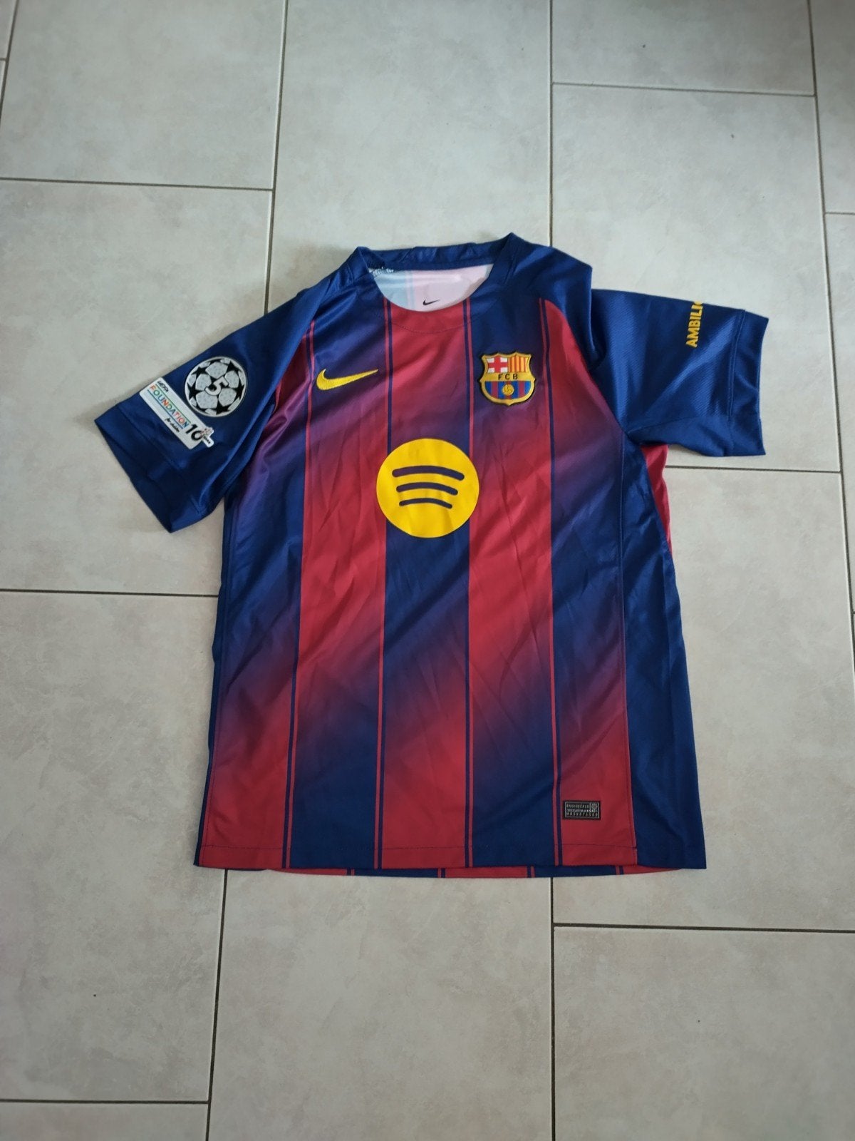 Fc Barcelona size L, Sports & Fitness, Envoi