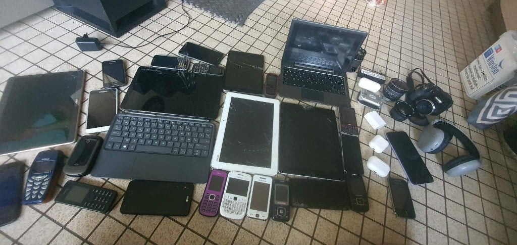 Lot gsm tablet smartphone oortelefoon airpods camera, Telecommunicatie, Ophalen of Verzenden