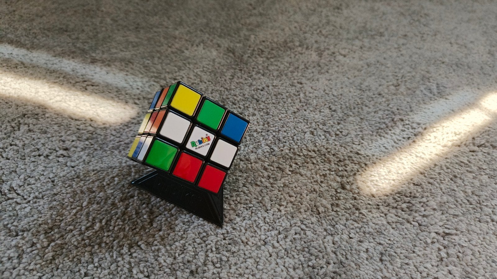 Cube Rubik's Cube original sur support, Hobby & Loisirs créatifs, Enlèvement