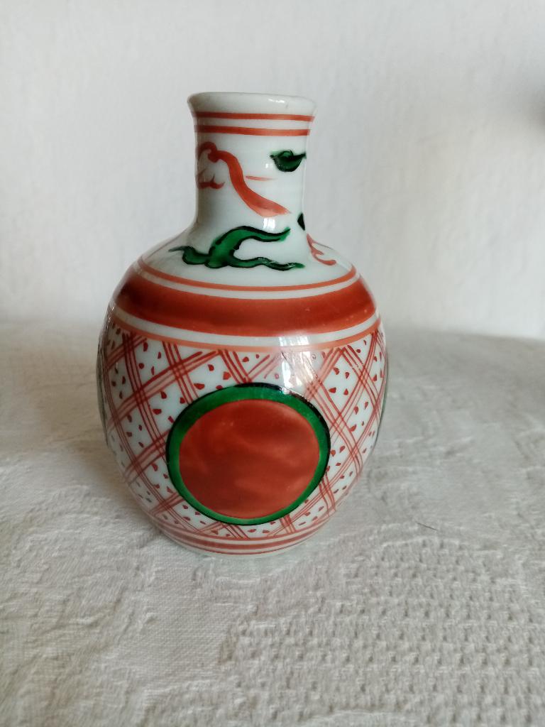 Japanse Kutani Aka-E porseleinen vaas 1912/26 11cm, Antiek en Kunst, Ophalen of Verzenden