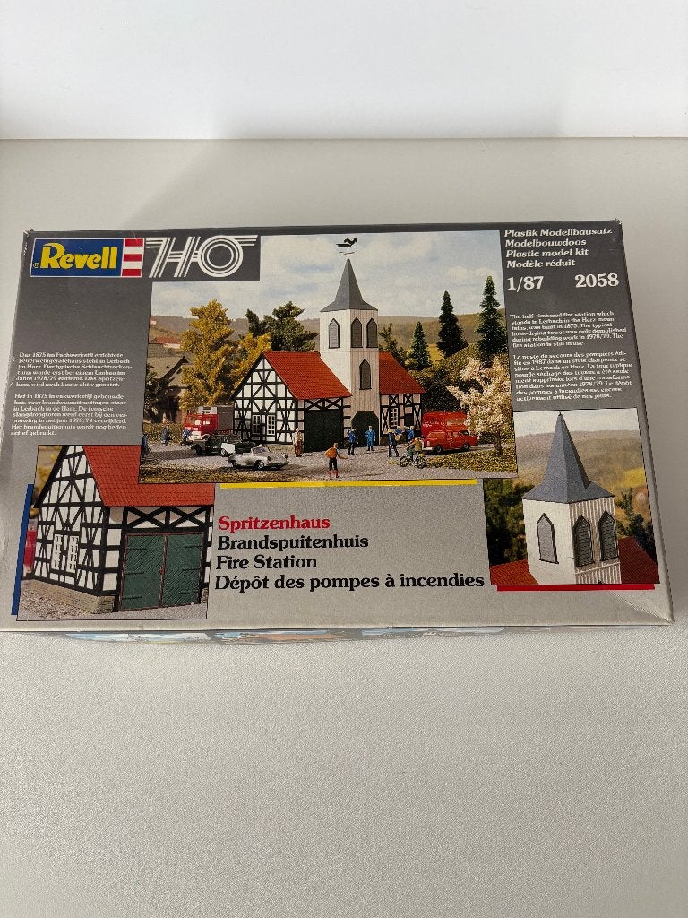 REVELL - CASERNE DE POMPIERS - 1:87, Neuf, Autres marques, Pont, Tunnel ou Bâtiment, Courant continu ou Courant alternatif